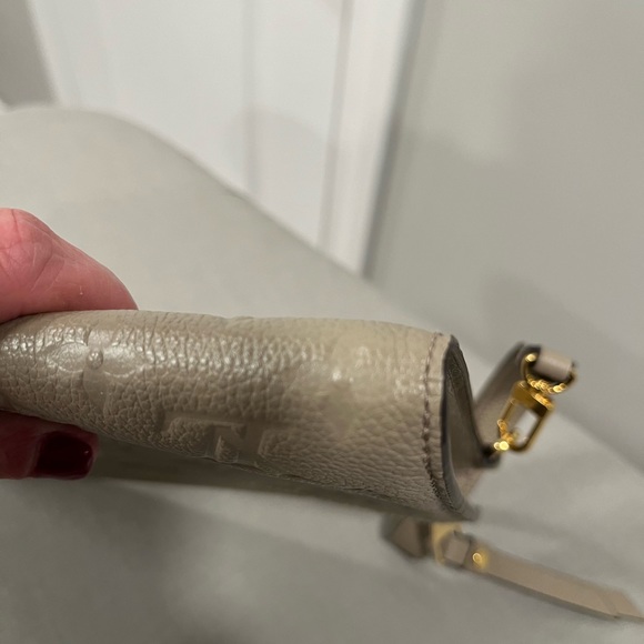 Louis Vuitton pouch - Picture 6 of 15